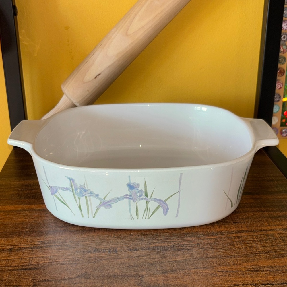 Vintage Corningware Shadow Iris 2 Litre